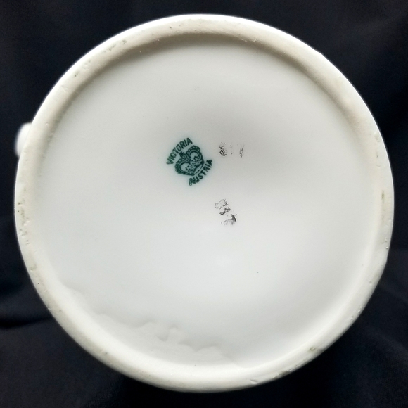 VINTAGE VICTORIA AUSTRIA PORCELAIN TEAPOT HAND PAINTED GOLD TRIM - Picture 2 of 16